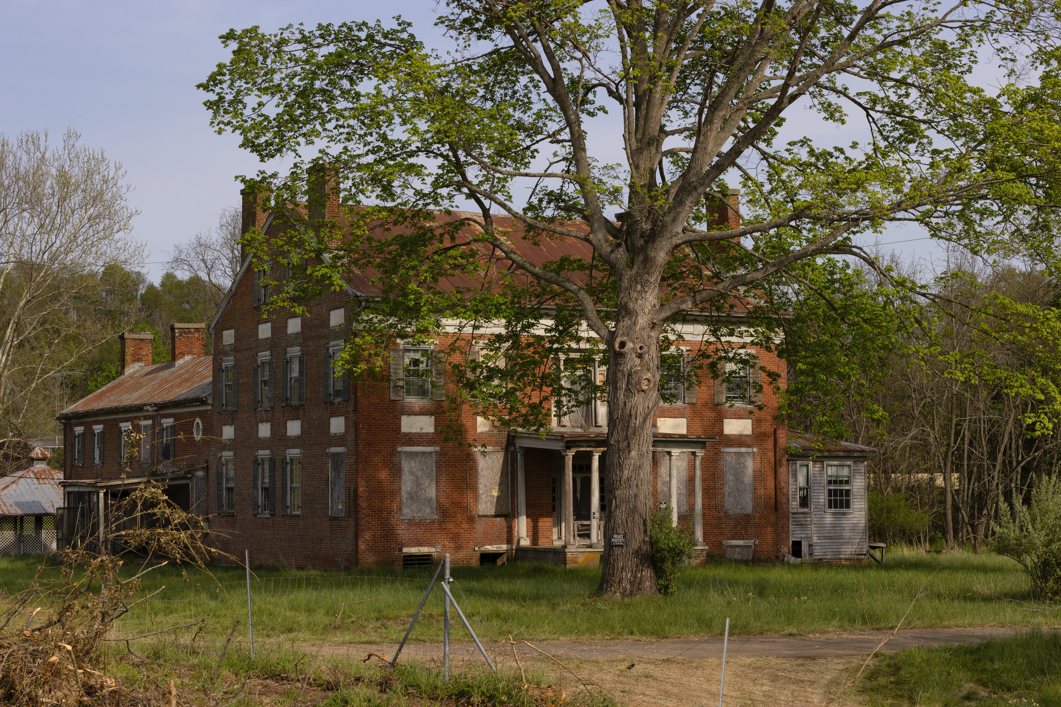Preston Crocket Mansion near Seven Mile Gorge in Virginia, USA Preston Crocket Mansion near Seven Mile Gorge in Virginia, USA